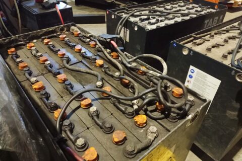 フォークリフトのバッテリー＿買取詳細ページ用の写真