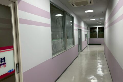 ショッピングモール内の診療所 閉院前の廊下