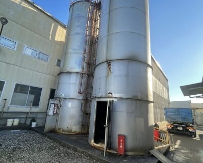 千葉県市原市 金属加工工場の大型サイロ2基 撤去前の全景