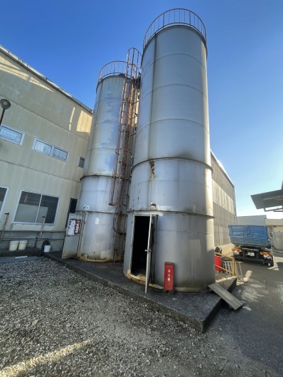 千葉県市原市 金属加工工場の大型サイロ2基 撤去前の全景